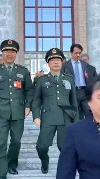 首飞太空第一人特级航天员号飞船进入太空球脚下则是万丈深渊向所有航天致敬