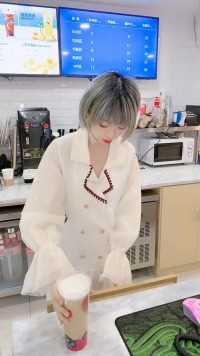 他都没喝怎么就知道甜了呢?