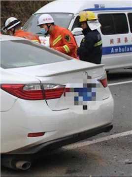 出租车司机随意停车，没想到却是乘客承担后果，究竟谁来负责#交通安全#普法小剧场#真实事件#安全 (3)