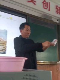 为了我们更好学懂知识，老师们各个苦练“绝活”！今天教师节，为老师们点赞