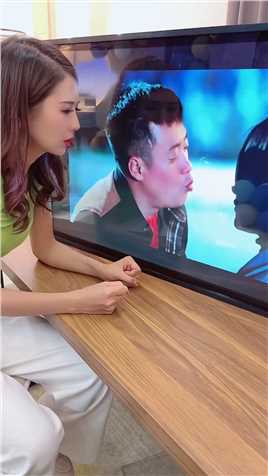 讨厌，怎么可以这样对我呢，我的初吻呀#搞笑视频 @宋晓峰.mp4



