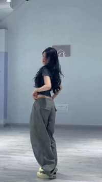 #头发会跳舞 #坚持跳舞 #练舞打卡 #动感扭跨舞