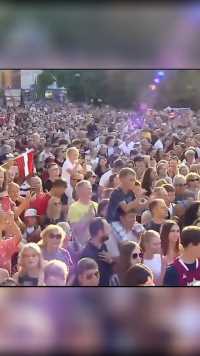 拉脱维亚男篮世界杯第五名创纪录，回国后万人合唱国歌欢迎！