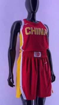 中国队新款球衣曝光！女篮身穿这款出战巴黎奥运会 男篮将出战……