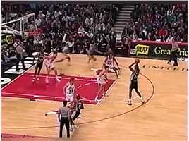 斯科蒂·皮蓬在球场上扔椅子事件.#NBA 