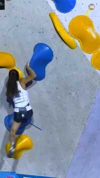 女子世界杯攀石冠军再易主，美国纳塔利亚·格罗斯曼意大利站夺冠！ #李春华攀岩运动推广 #世界杯 #世界冠军