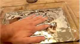 水银洗手是一种啥感觉？刚把手浸泡进去就后悔了，千万不可模仿