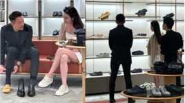 汪小菲与未婚妻挽手逛商场，买鞋时有说有笑，相处的像老夫老妻