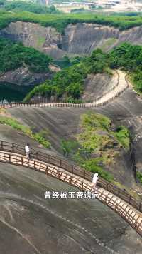 这里是湖南郴州高椅岭，一个被上帝遗忘的地方，一不小心就会成为“幸运游客”一生值得来一次的地方，大自然的鬼斧神工。