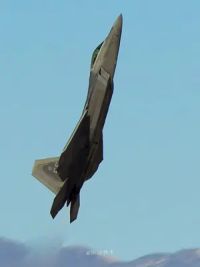 F-22“猛禽”航展疯狂展示 #军迷发烧友