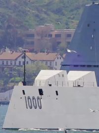 利用网络摄像头拍到返回圣地亚哥的DDG-1000“朱姆沃尔特”号驱逐舰#军迷发烧友