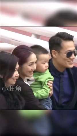 杨千嬅 携老公儿子出席活动，她是香港最年轻天后，33岁嫁给小自己5岁的歌手 #丁子高，如今家庭美满幸福.
