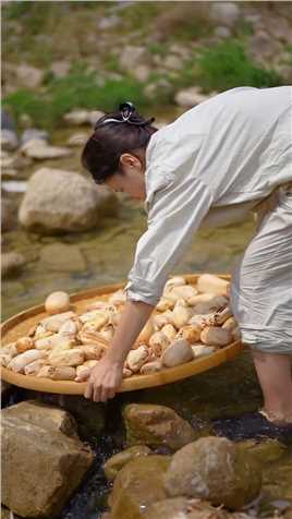 100斤藕才能出三斤粉，花上五天时间用古法手工制作一碗小时候的非遗美食