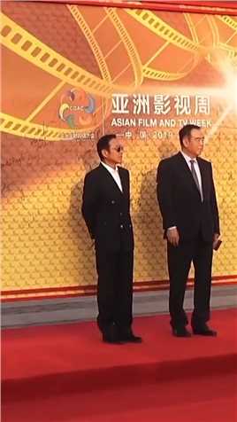 65岁的陈道明目前依然是娱乐圈男性片酬最高男演员，中国电影协会主席，出道至今零绯闻，一部《康熙王朝》至今还是经典向老前辈致敬.
