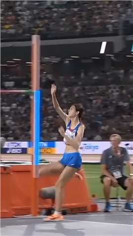 18岁女子跳高新星，来自塞尔维亚的安吉丽娜·托皮奇，已经跳出1米97的个人最好成绩#田径 #跳高