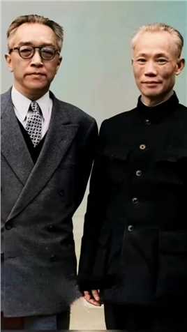 1953年，台北的一座寓所前，两位历史人物留下了他们罕见的一张合影。