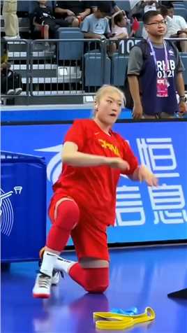 李梦这基本功太扎实了，绝对是中国女篮第一人，让男篮情何以堪！