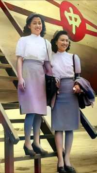 上个世纪三十年代，中航的两名空姐。左边的这位空姐正是抗日航空中唯一的女英烈鲁美英。