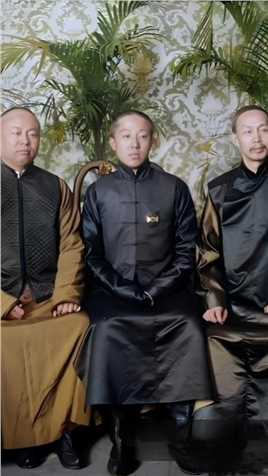 1910年，清朝皇室成员“皇叔”载涛（居中），作为小皇帝溥仪的叔叔，率领代表团远赴欧美考察军事事务。