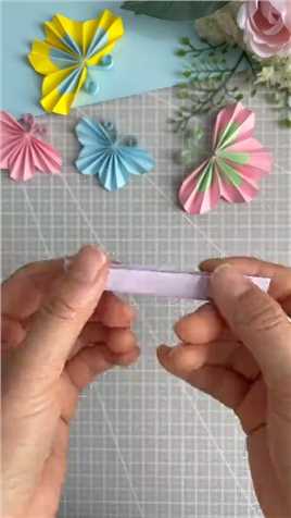 花都开啦，蝴蝶也飞来啦。幼儿园手工亲子手工传统文化季手工折纸教程