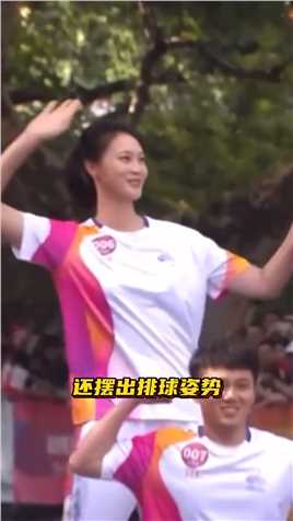 女排金花惠若琪参加杭州亚运会火炬传递啦！还是那么美啊