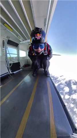 今天带你们看一下4200米的风景。#翼装飞行 #极限运动 #跳伞.mp4

