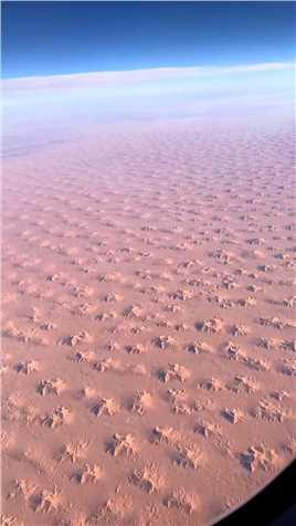 这里是课本上的撒哈拉沙漠-是世界上最大的沙漠，也是仅次于南极洲的第二大荒漠，置身其中仿佛来到了星际穿越的场景！！