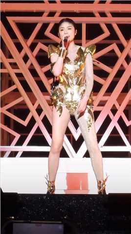 陈慧琳 澳门最新演出现场，50岁依然光彩四射，真的好美啊，你喜欢她吗
