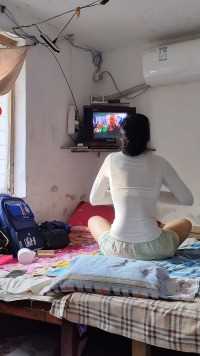 起床吃饭喂鸭子！