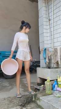 起床，吃饭，薅草，喂鸭，干活干活干活去啦！