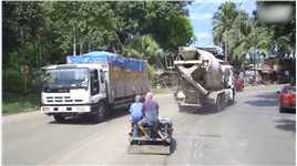 菲律宾的送水工，跟在大货车后面搭便车，一不留神就容易吃席 #海外生活 