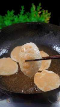 我是万万没想到呀！饺子皮往油锅里炸一炸出锅就是一道地方特色美食！