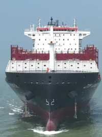 首制7000箱LNG双燃料集装箱船试航  