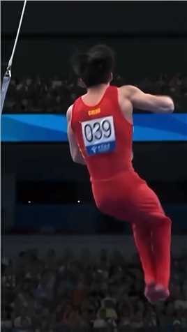  大运会张博恒夺得体操全能金牌，小伙子长得挺帅！#成都大运会