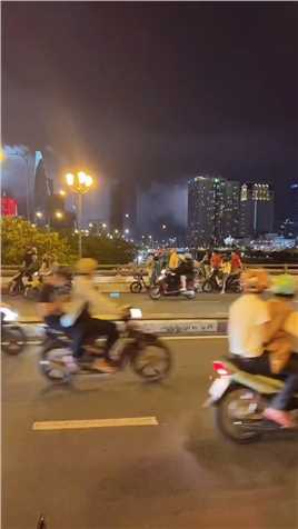 越南西贡，也叫胡志明，越南的上海，是一个让你来了就不想走的城市