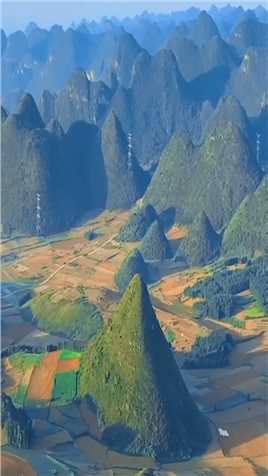 只有到了云南，你才能体会到十万大山，给人和电影里不一样的感觉，原来电影里的十万大山是真实存在的！风景美如画