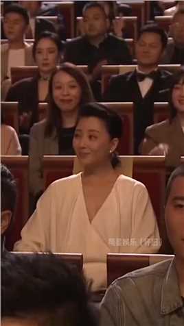 殷桃曾被刘晓庆评价没有演技，如今凭借《鸡毛飞上天》《人世间》荣获多个最佳女主角，台上她极力感谢张译，非常荣幸能与这么优秀的演员合作，你期待他们再次合作吗.