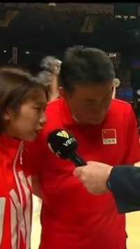 输日本队也丝毫不影响菜包的心情，朱婷被这种三无团队雷笑了！