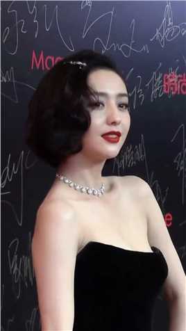 佟丽娅 1983年8月8日出生于新疆伊犁，中国内地演员，毕业于中央戏剧学院#这谁顶得住啊 