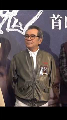 香港老戏骨姜大卫久违亮相新片宣传活动，童星出道，他是香港首位亚洲武打影帝，红极一时，饰演经典无数，如今大侠已经77岁了，还有多少人记得他.