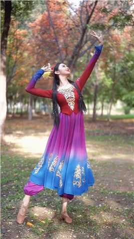 可叹着惊鸿一瞥，误入眉眼欢喜多年#新疆舞 #民族舞