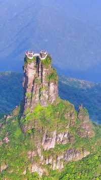 此生必爬的一座山，这里贵州的梵净山，被誉为现实版的天空之城