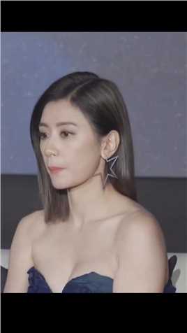 #贾静雯 亮相专访活动，49岁依然美丽动人，不愧是台湾最美女星，多少人喜欢她呢？