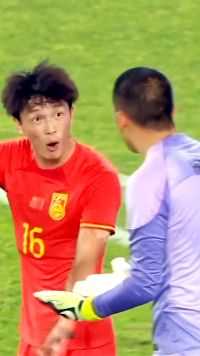 完败韩国！国足亚运连丢2球，韩佳奇与王振澳争吵什么？