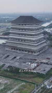 国内最大的废弃寺庙，20年前就投资3个亿至今还没完工，里面被遗弃的雕像随处可见，也不知这里当年到底发生了什么，太吓人了