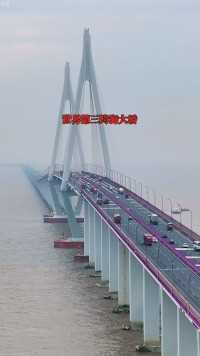 世界上排名第三的跨海大桥，杭州湾跨海大桥，全长36公里，总投资200亿，每公里造价高达5亿