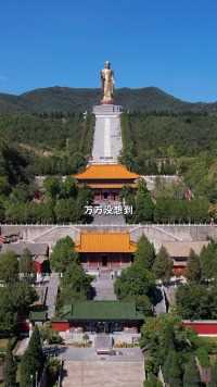 中原大佛，位于河南省平顶山市鲁山县赵村乡上汤佛泉寺，是世界上蕞高的大佛造像。