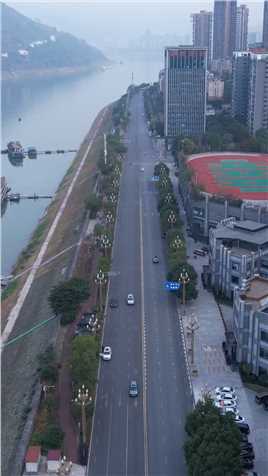 拉距5公里，一镜航拍涪陵滨江路，重庆最美滨江路。榨菜之乡涪陵旅行推荐官城市建设