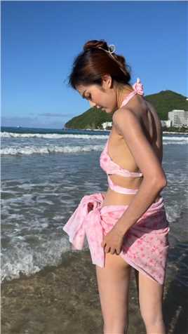 这套粉色泳衣打几分比基尼泳装海边穿搭无不良引导秀出好身材