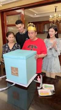 今天是老爸的生日，希望得到大家的祝福